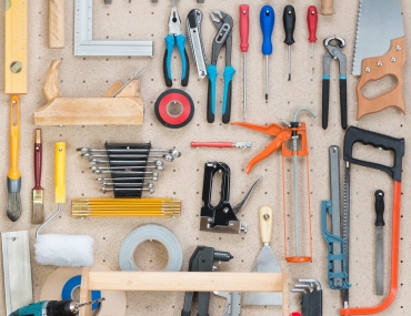 Come costruire un pannello per gli attrezzi per il garage