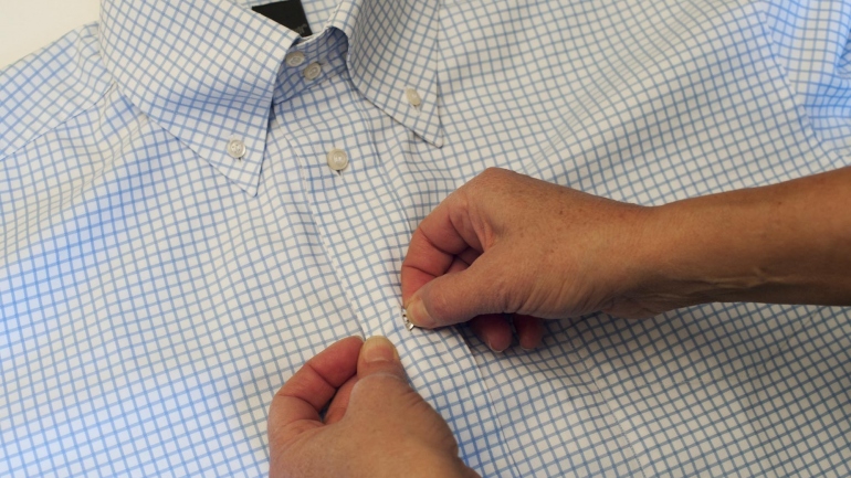 come piegare una camicia