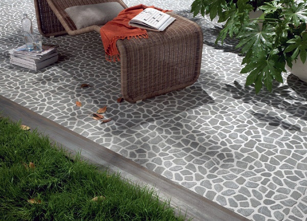 come pulire un terrazzo con piastrelle di ciottoli