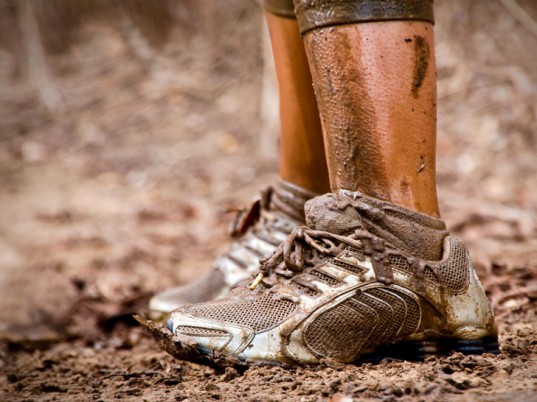 come togliere il fango dalle scarpe