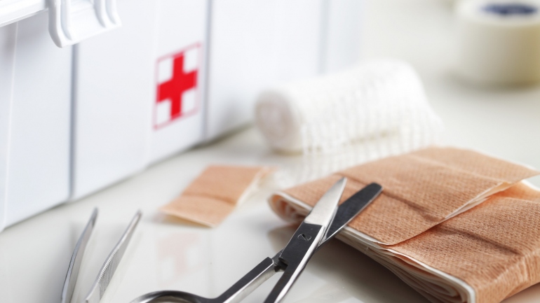 Utilizzate organizer ed etichette per organizzare l’armadietto dei medicinali