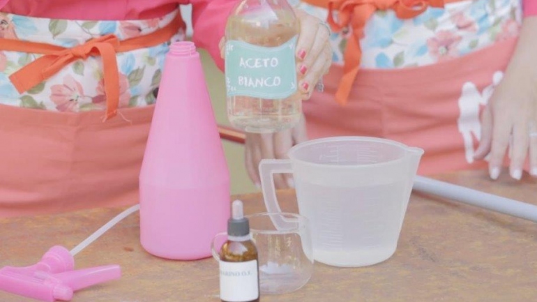 Come lavare i divani e le poltrone in tessuto