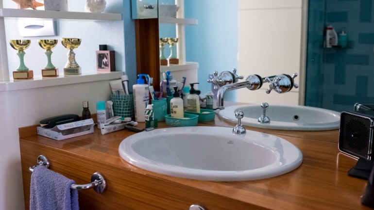 pulire il bagno con prodotti naturali