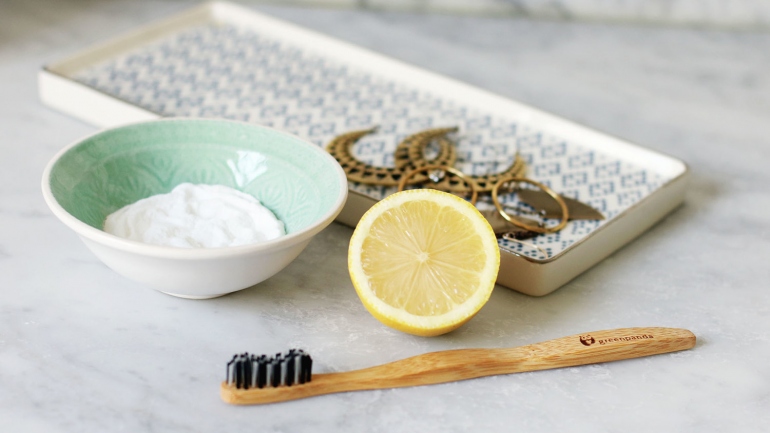 - bicorbonato per pulire la dispensa