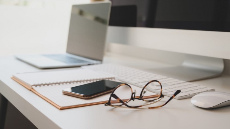 Come pulire lo schermo dello smartphone e del tablet