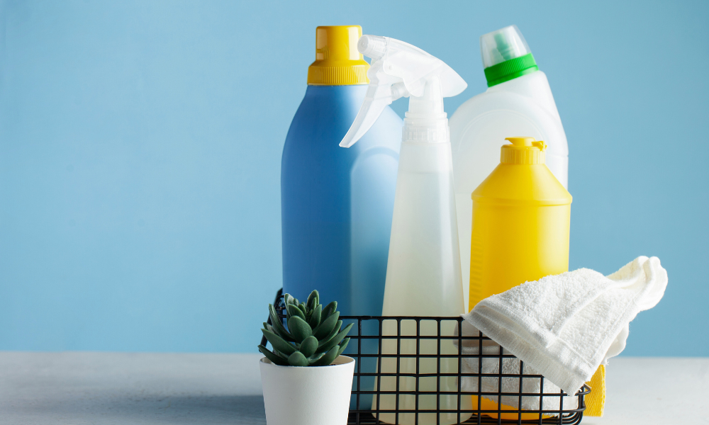 Strumenti necessari per pulire le fughe delle piastrelle